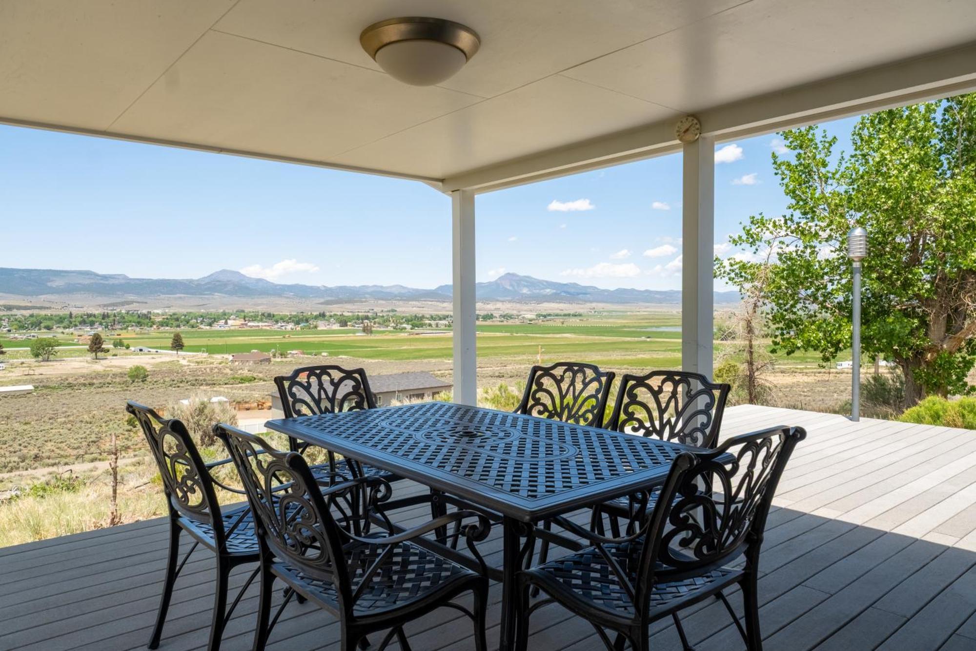 Hilltop Heaven - 5 Star Comfort And Views